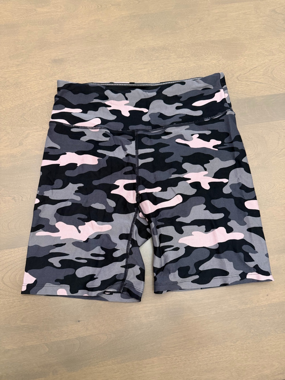 Calvin Klein Performance Pink Gray Camo Biker Shorts Size Medium